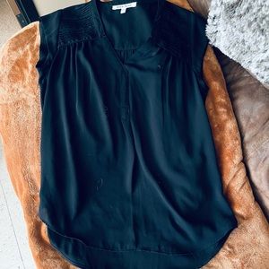 Black Rainn Short Sleeve Blouse